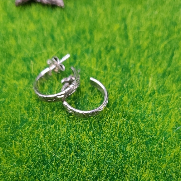 Celtic Groove Hoop Earrings For Pierced Ears E1005 - Picture 1 of 3